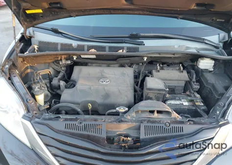 2013 Toyota Sienna Le V6 8 Passenger z USA, uszkodzony, nr VIN 5TDKK3DC0DS321905